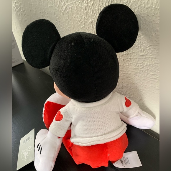 Disney’s Mickey and Minnie Valentine’s Day Plushies - Picture 6 of 9
